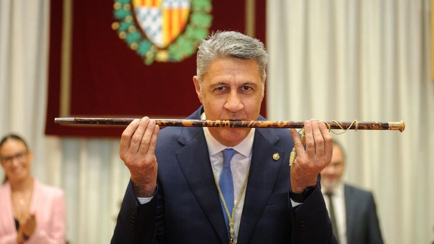 El alcalde de Badalona (Barcelona), Xavier García Albiol, tras recoger la vara de alcalde.