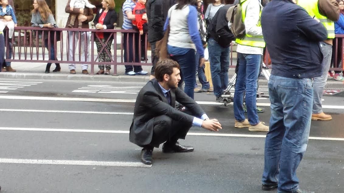 El actor Raúl Arévalo, en el rodaje de una de las escenas de la película 'Cien años de perdón'
