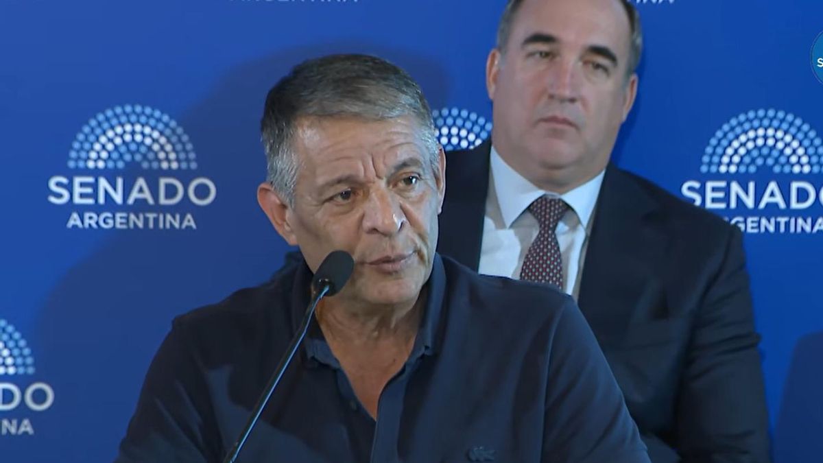 Octavio Arguello, secretario general de Camioneros.