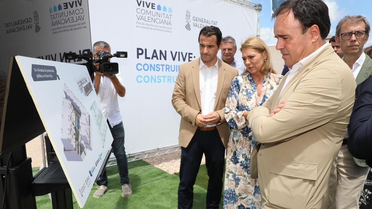 La Generalitat valenciana contrata por un millón a una empresa de "mediación inmobiliaria" que 'desokupe' sus VPP porque solo tiene dos funcionarios