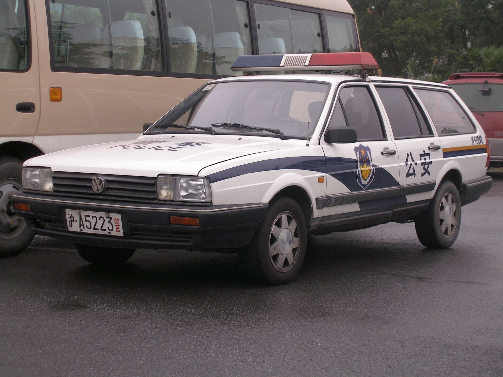 Un VW Santana familiar utilizado en China para labores policiales.