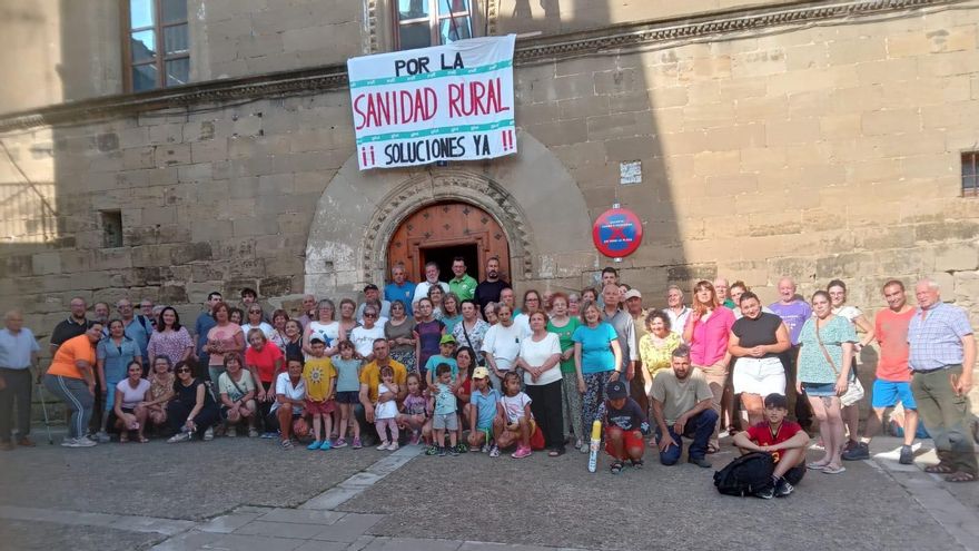 Los vecinos de Luesia protestan tras 80 días sin médicos de Atención Primaria