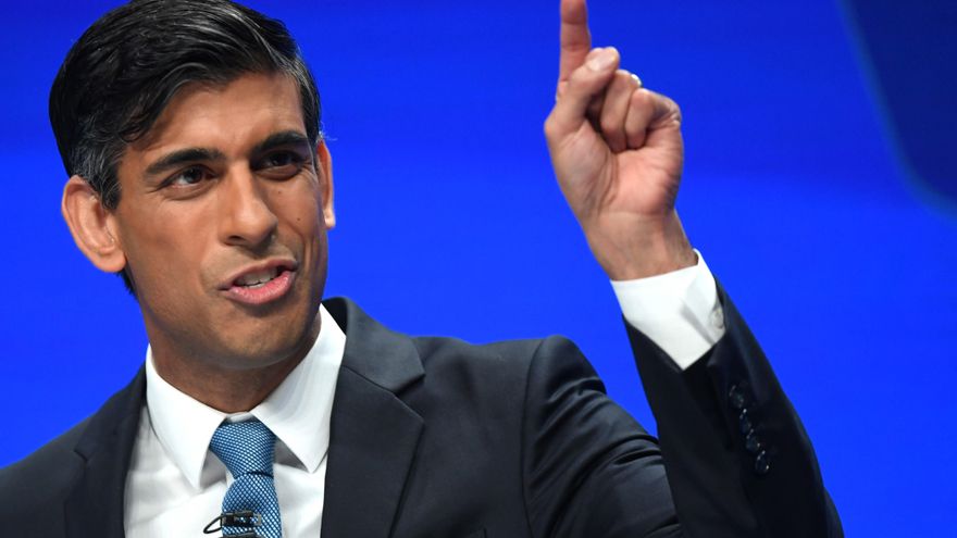 El ministro Rishi Sunak toma posiciones para suceder a Boris Johnson