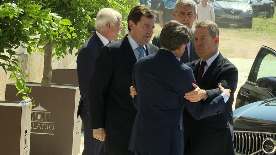 Page respalda medidas contra la corrupción y dice que "todo el mundo es limpio hasta demostrar lo contrario"