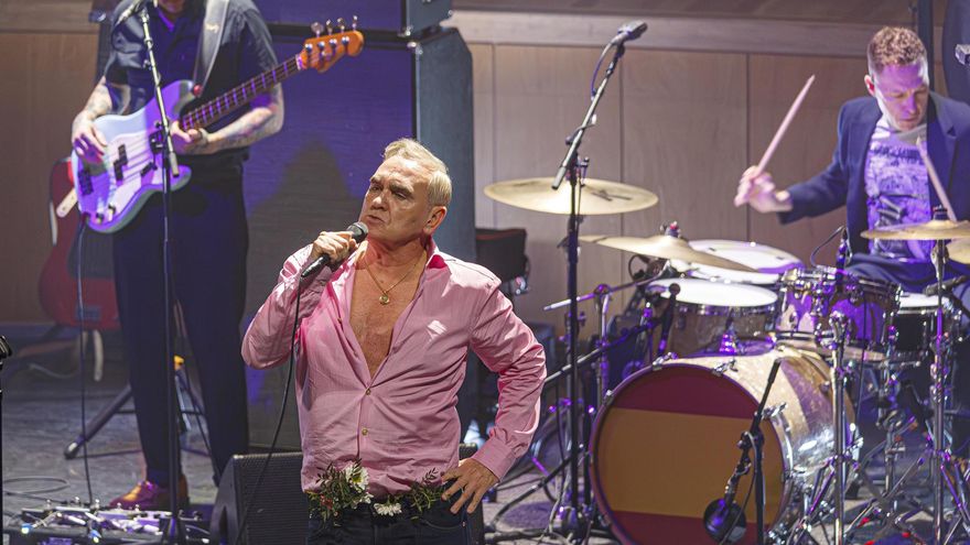 El gran bocazas supera la catatonia y rinde Zaragoza a sus pies: Morrissey ha vuelto
