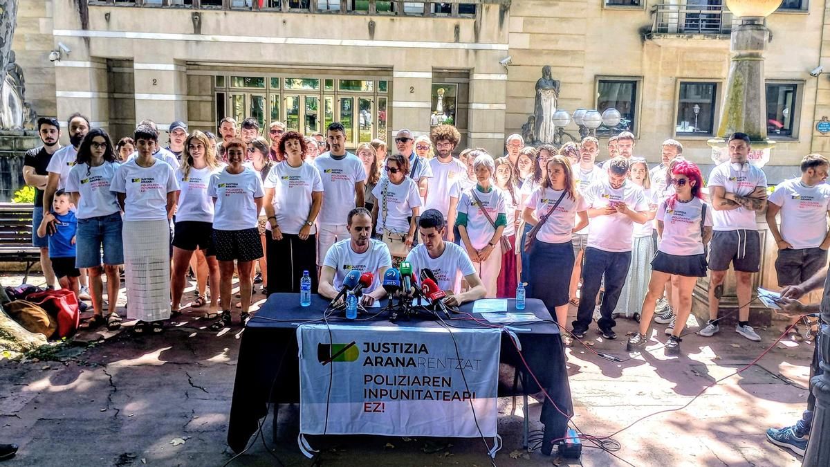 Crean una plataforma en apoyo al joven que perdió un testículo en las cargas del desalojo del gaztetxe de Rekalde