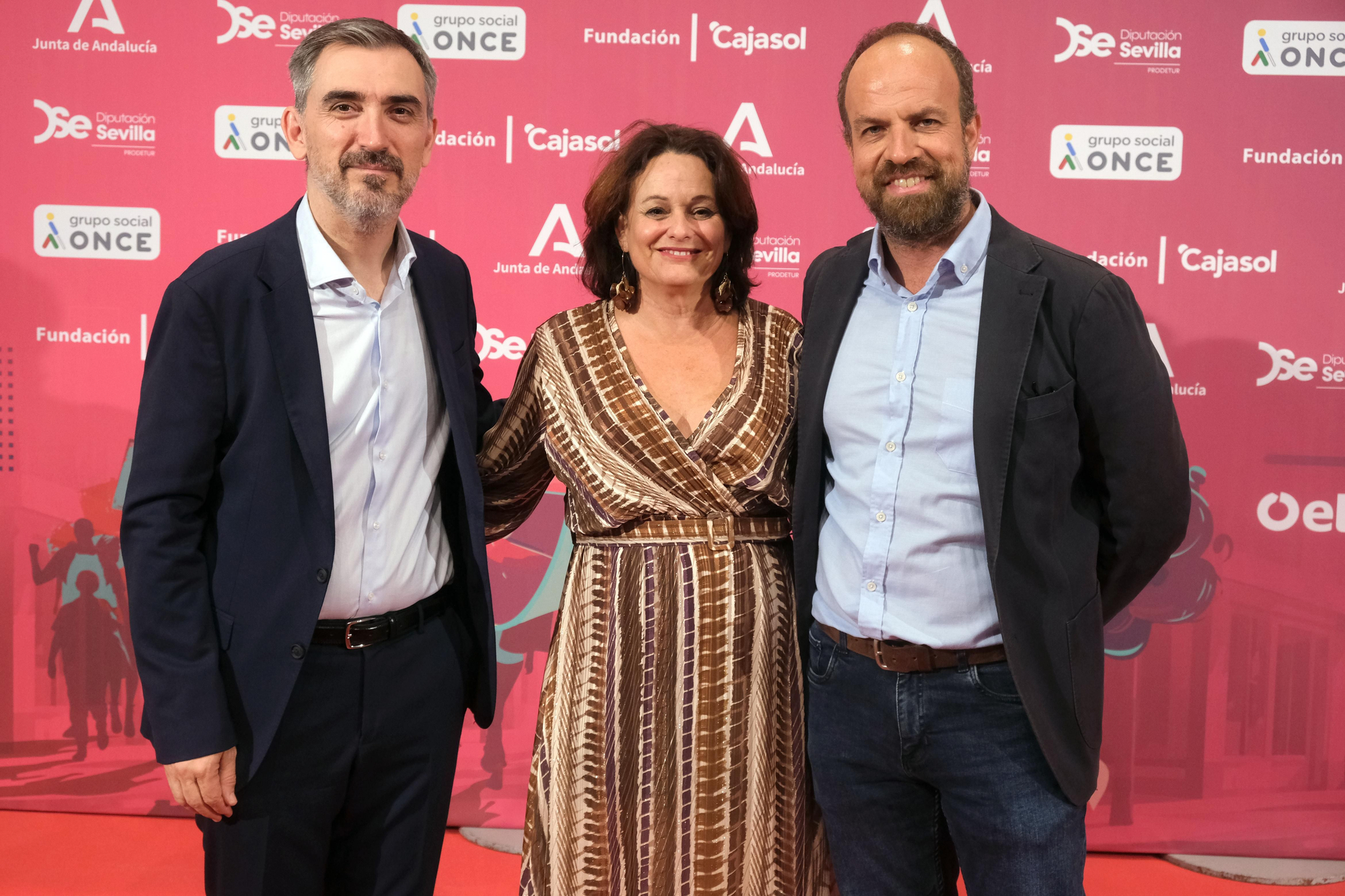 La alcaldesa de Espartinas (Sevilla), Cristina Los Arcos, con Escolar y Ramajo.