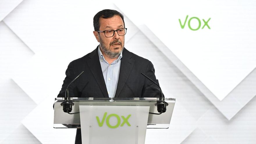 El portavoz de Vox, José Antonio Fúster, durante la rueda de prensa tras la reunión del Comité de Acción Política de Vox, este lunes en Madrid
