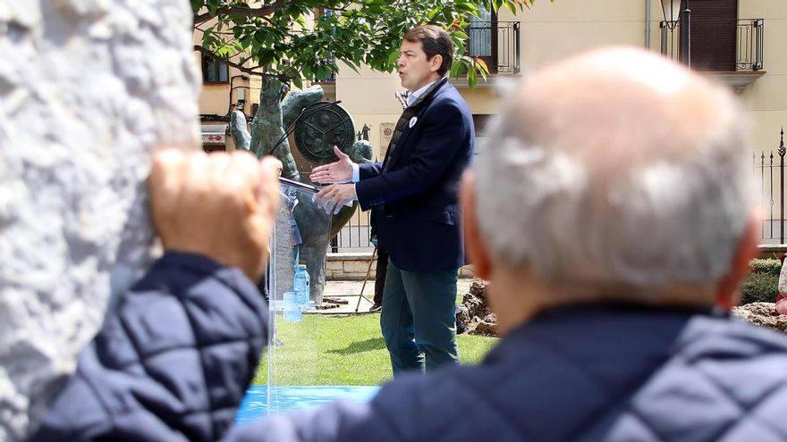 Paseos, eslóganes y promesas para convencer a propios y ajenos en una extraña campaña electoral en León