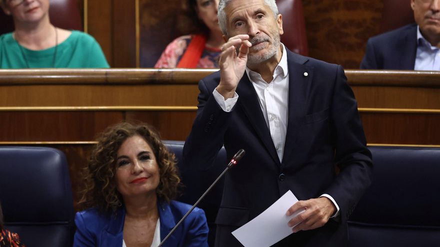 Marlaska destaca que el salto a la valla de Melilla fue "intolerable y violento" para justificar la actuación policial