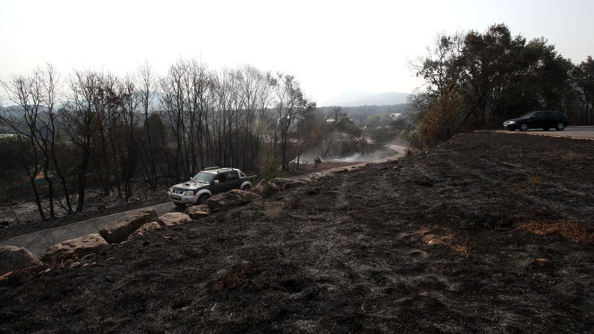 Restos del incendio en Carucedo