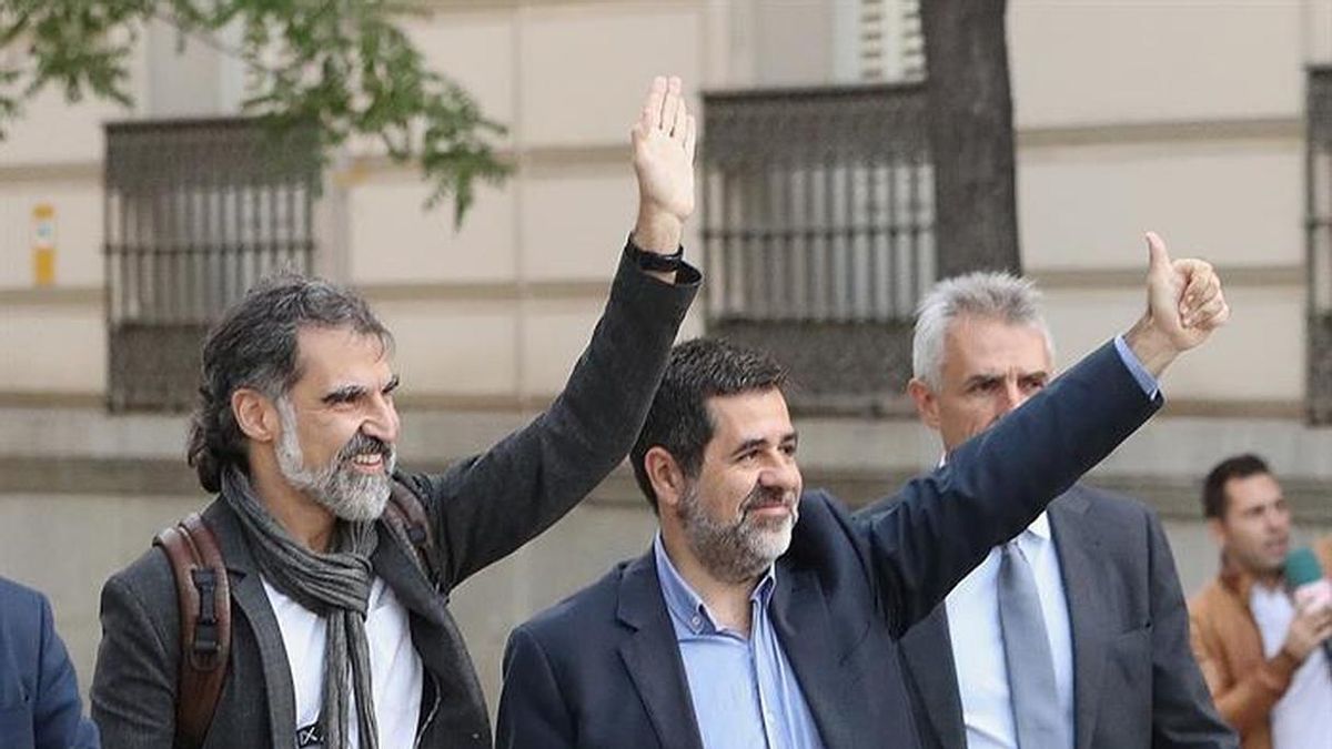 Los familiares de políticos presos y en Bélgica se unen para recabar ayuda