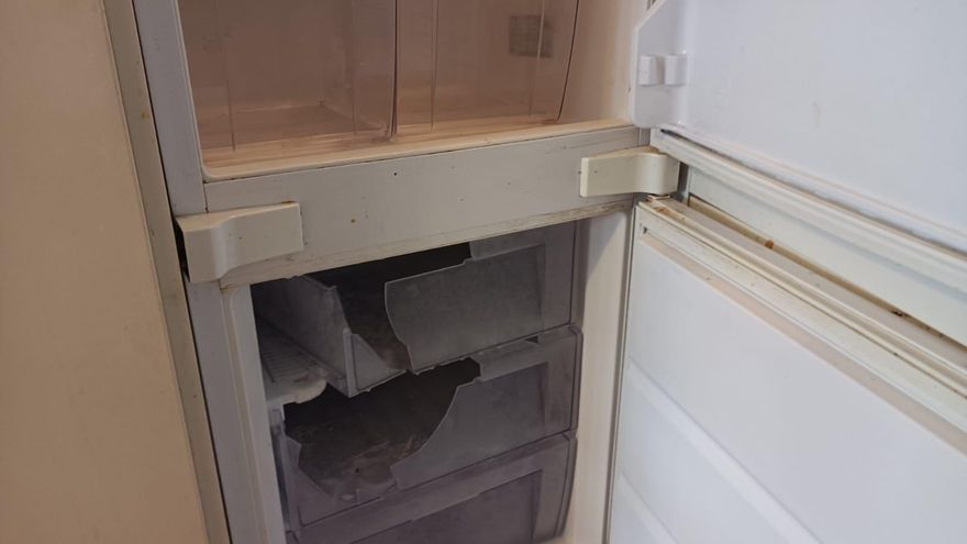 Frigorífico con daños en el piso