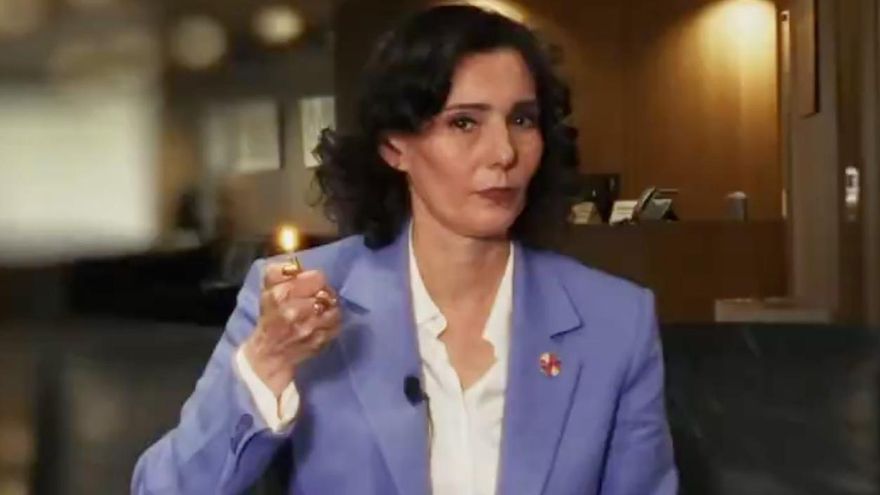 Agua, una navaja, medicamentos o un juego de cartas: el 'kit de supervivencia' recomendado por una comisaria europea