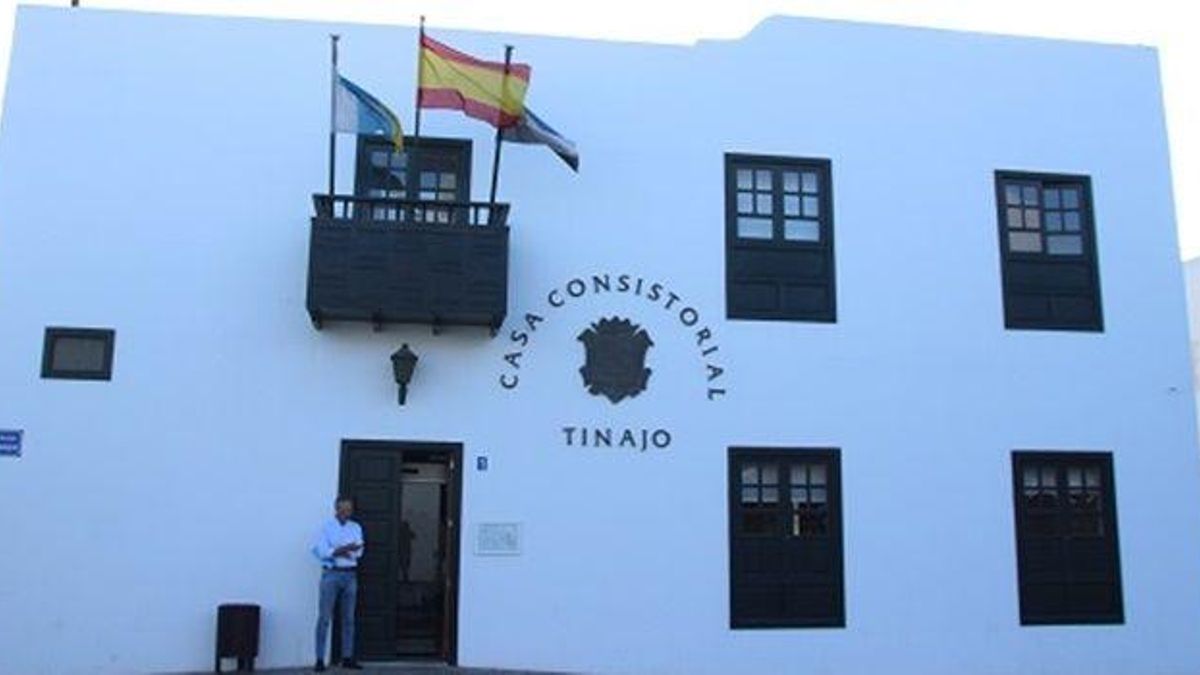 Algunos ayuntamientos canarios actualizan sus documentos que aún estaban en pesetas