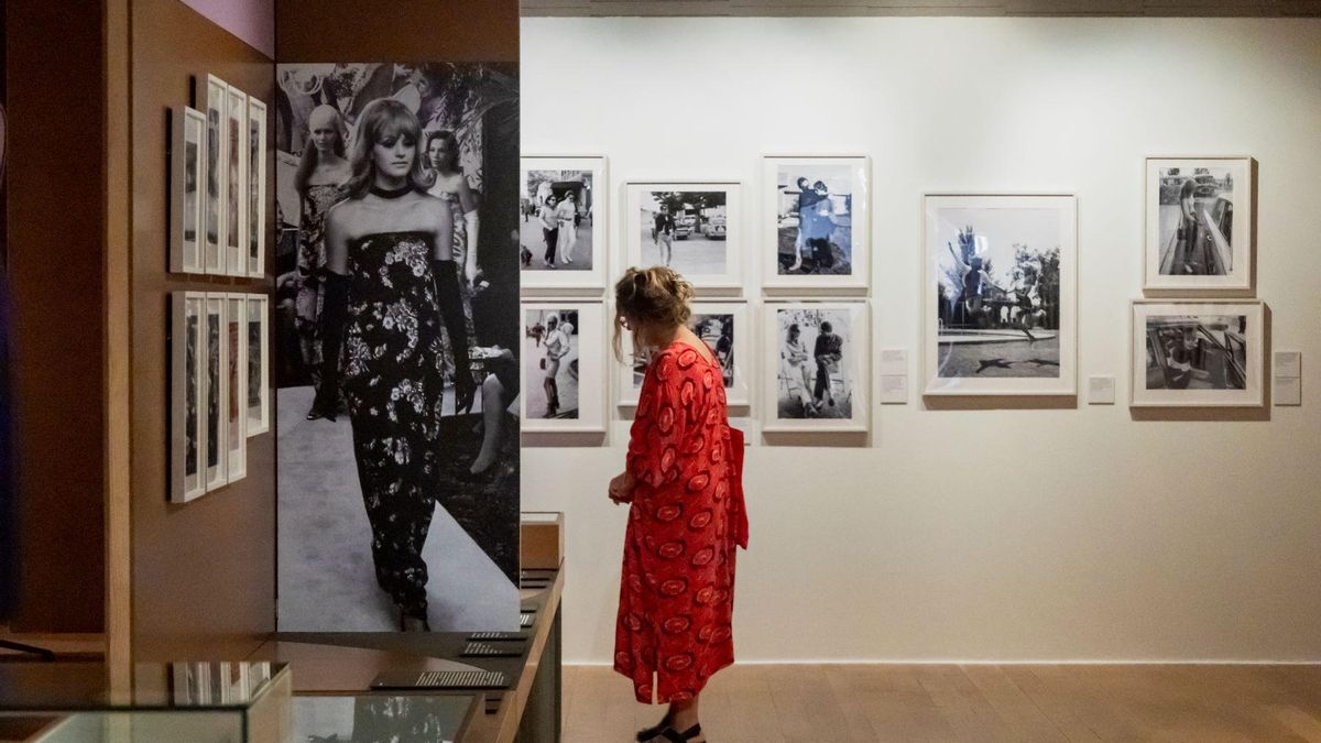Una exposición recuerda el Madrid pop de los famosos y las estrellas internacionales durante el franquismo
