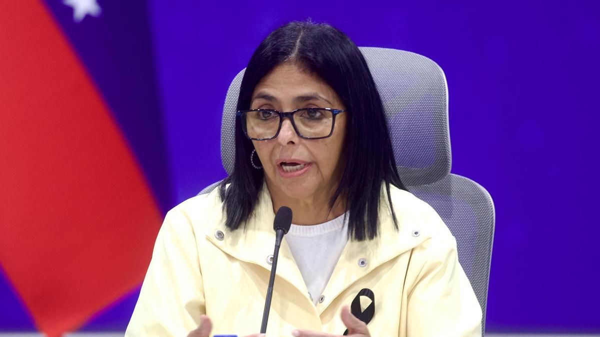 Delcy Rodríguez niega haber entragado un sobre de PDVSA a Aldama y le pide que se retracte antes de querellarse por injurias