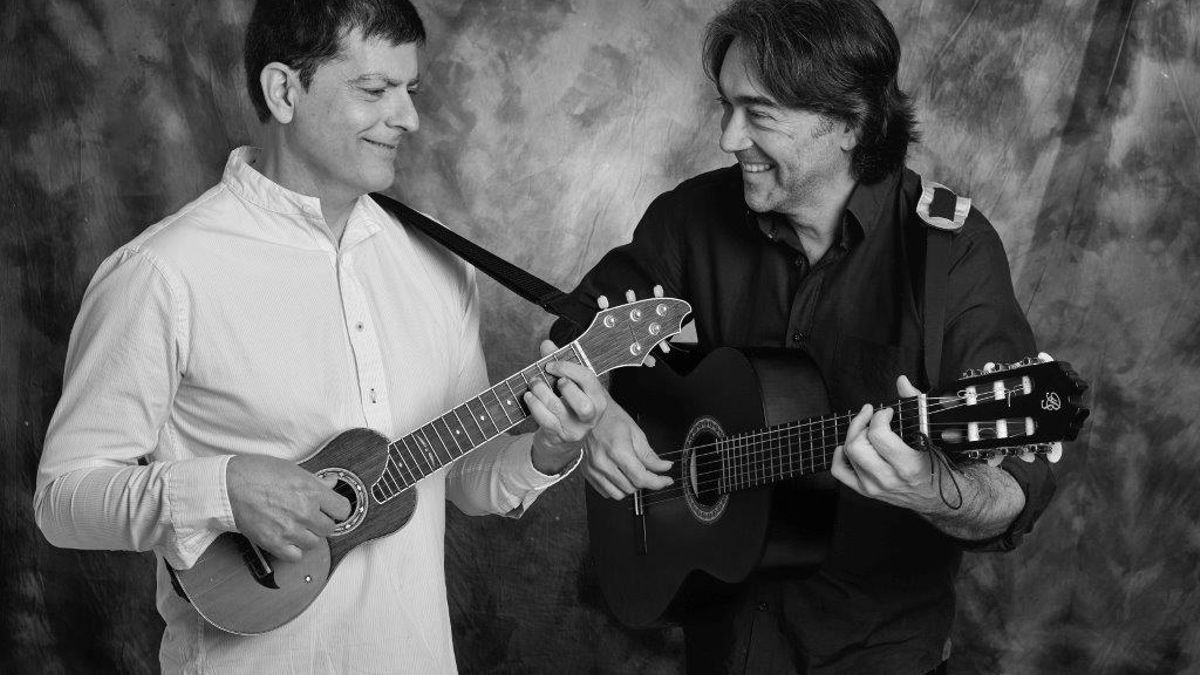 José Manuel Ramos (derecha), en una imagen junto al timplista Benito Cabrera.