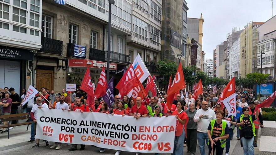 Los trabajadores de supermercados de A Coruña cumplen tres días de huelga para exigir mejoras laborales