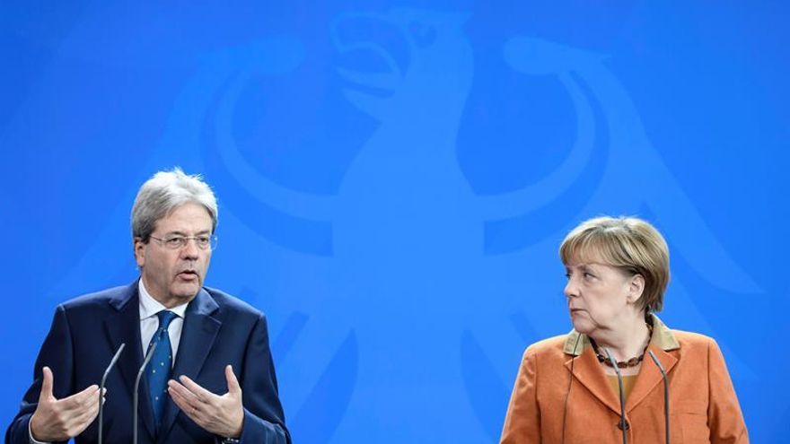 Merkel y Gentiloni exigen una solución común para la crisis de los refugiados