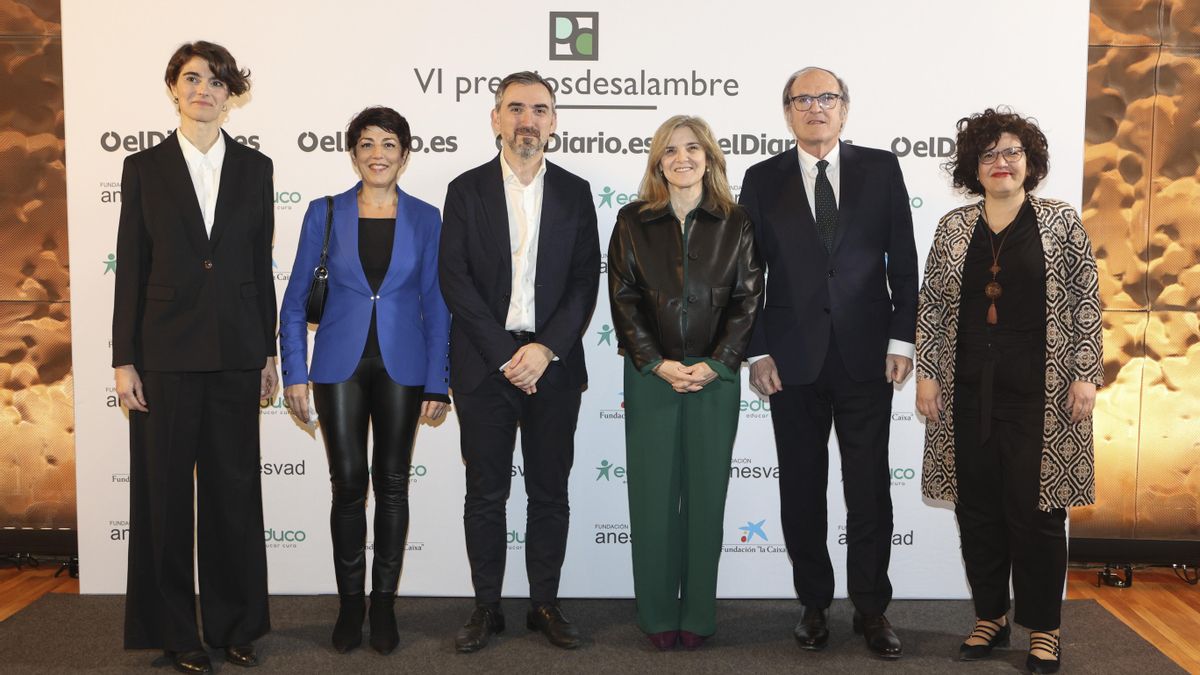 Rosa Martínez Rodríguez, secretaria de Estado de Derechos Sociales; Rosalía Lloret, CEO de elDiario.es; Ignacio Escolar, director de elDiario.es; Pilar Cancela, secretaria de Estado de Migraciones; Ángel Gabilondo, Defensor del Pueblo; Isabel Fuentes, directora de CaixaForum Madrid