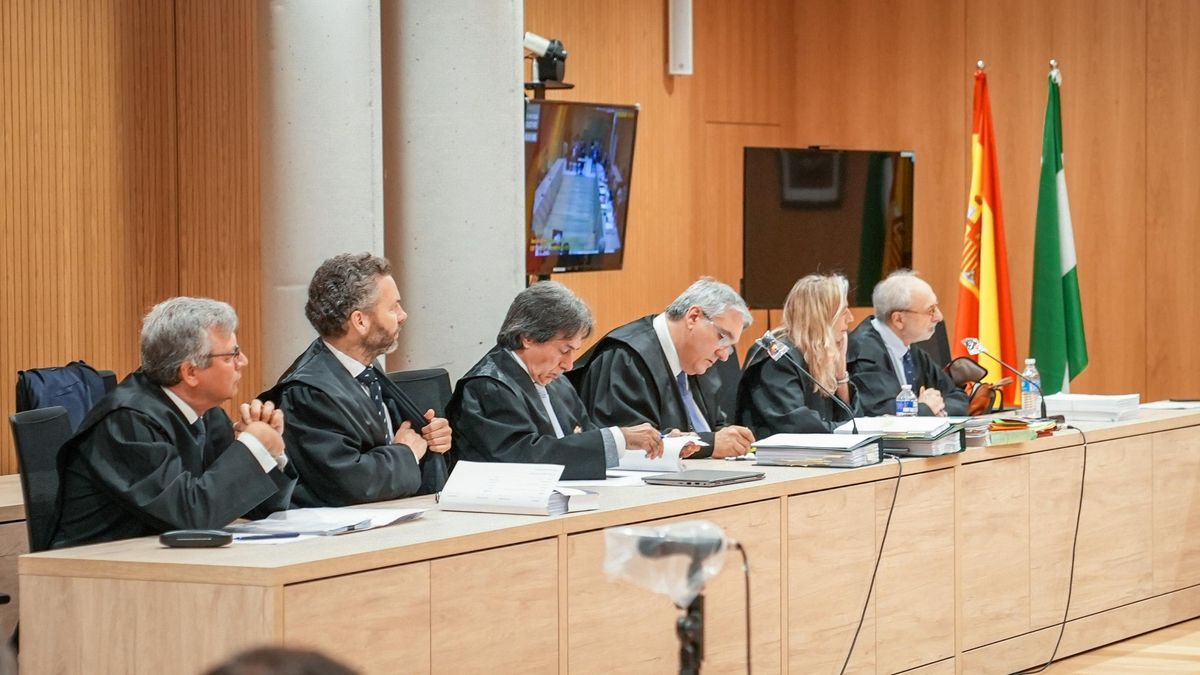 Las defensas, en una imagen de archivo de una sesión anterior del juicio