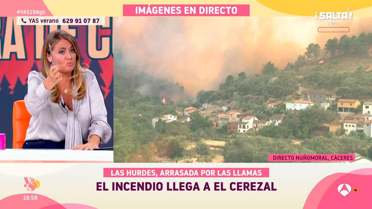 La Guardia Civil evacua a un reportero de Antena 3 en directo por el incendio en Cáceres: "Las llamas están a 300 metros"