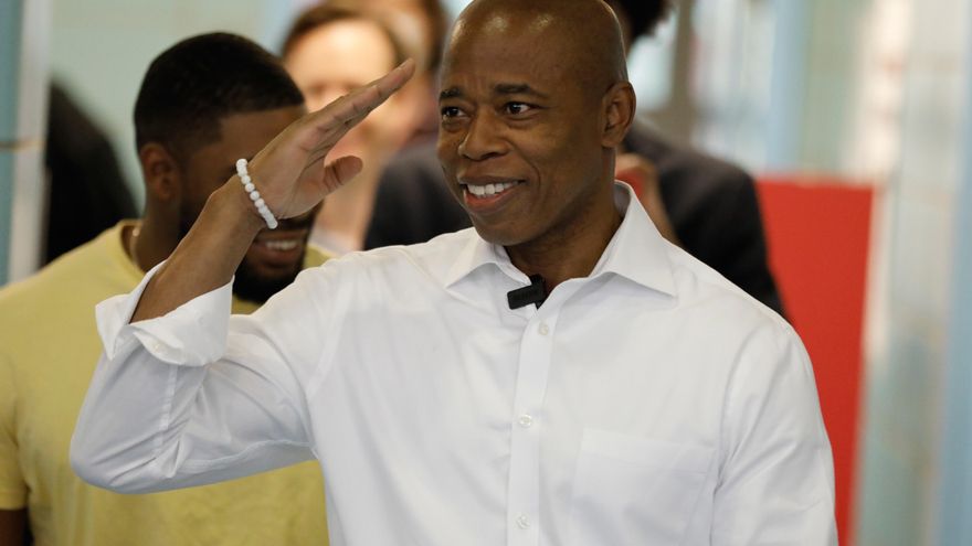 Afroamericano, expolicía y de origen humilde: así es el (probablemente) nuevo alcalde de Nueva York