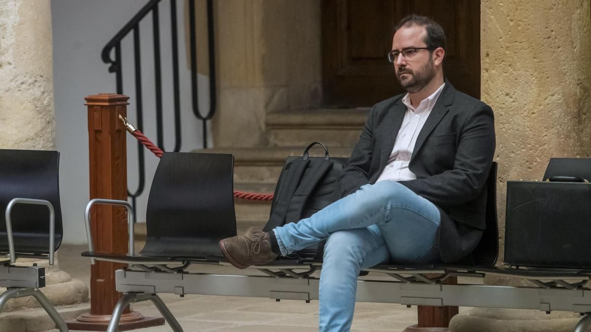 Condenan a un año y 9 meses de prisión al exdiputado del PSOE en las Cortes de Castilla y León por maltratar a su expareja