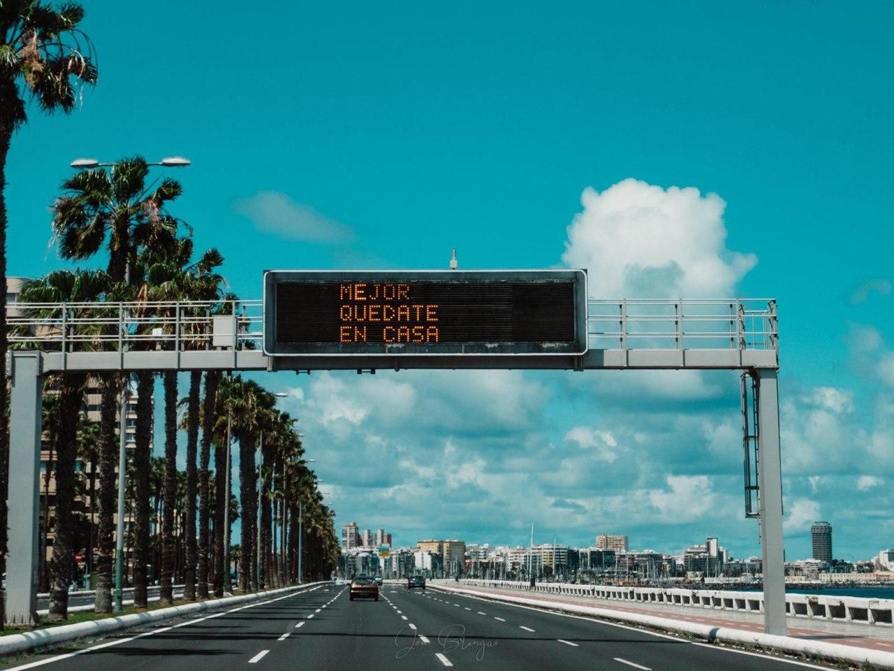 Autopista de Gran Canaria durante un día del estado de alarma. Foto: Jose Bringas