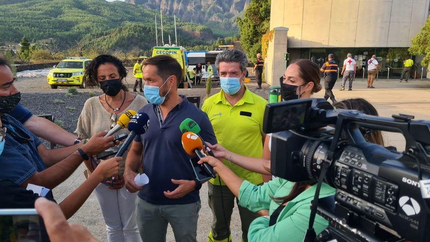 Mariano Zapata (c), presidente del Cabildo de La Palma.