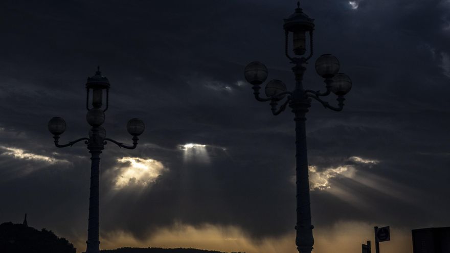 Calor, hasta 39 grados, y tormentas de menor intensidad activan avisos en doce comunidades