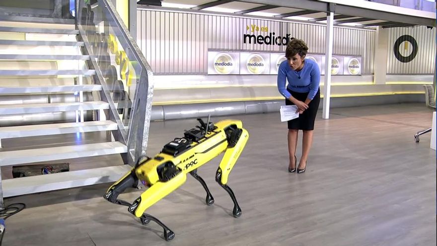 Furor en 'Ya es mediodía' por la visita de Spot, el "perro-robot": "Les he dicho a los colaboradores que se anden con ojo"