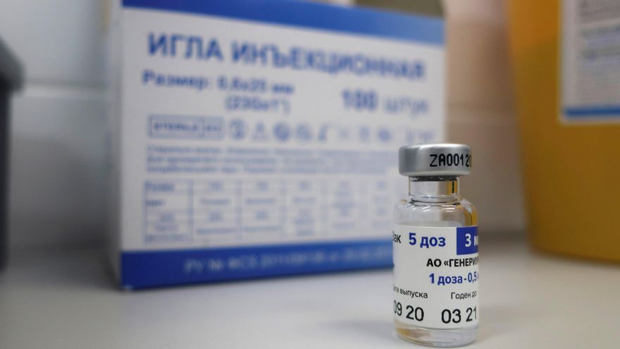 Una dosis de la vacuna rusa contra la covid-19, Sputnik-V en un centro de vacunación de Moscú, Rusia. EFE/ Ignacio Ortega/Archivo