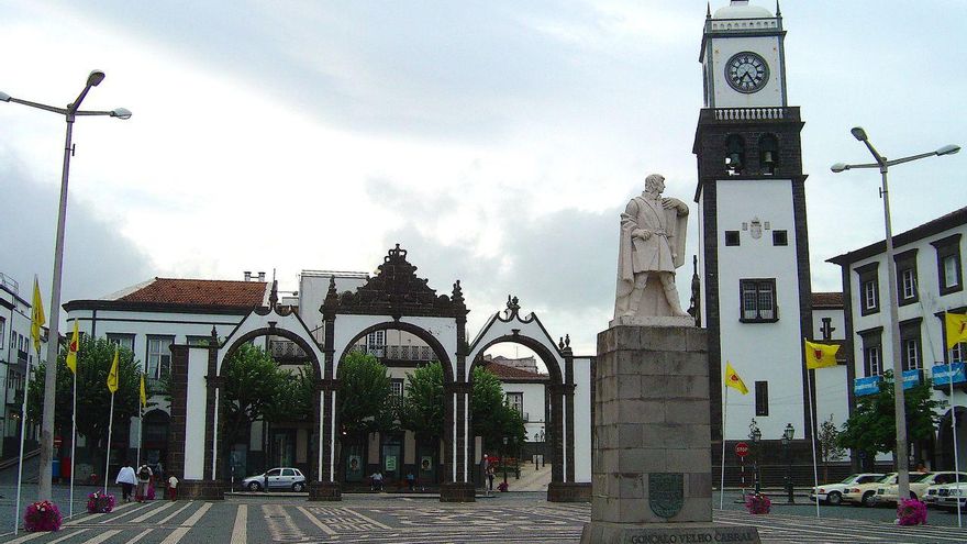Las puertas de la Ciudad. El casco histórico de Ponta Delgada está repleto de viejos palacios, iglesias y conventos.