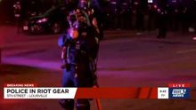 Un agente dispara contra periodistas en Louisville, Kentucky.