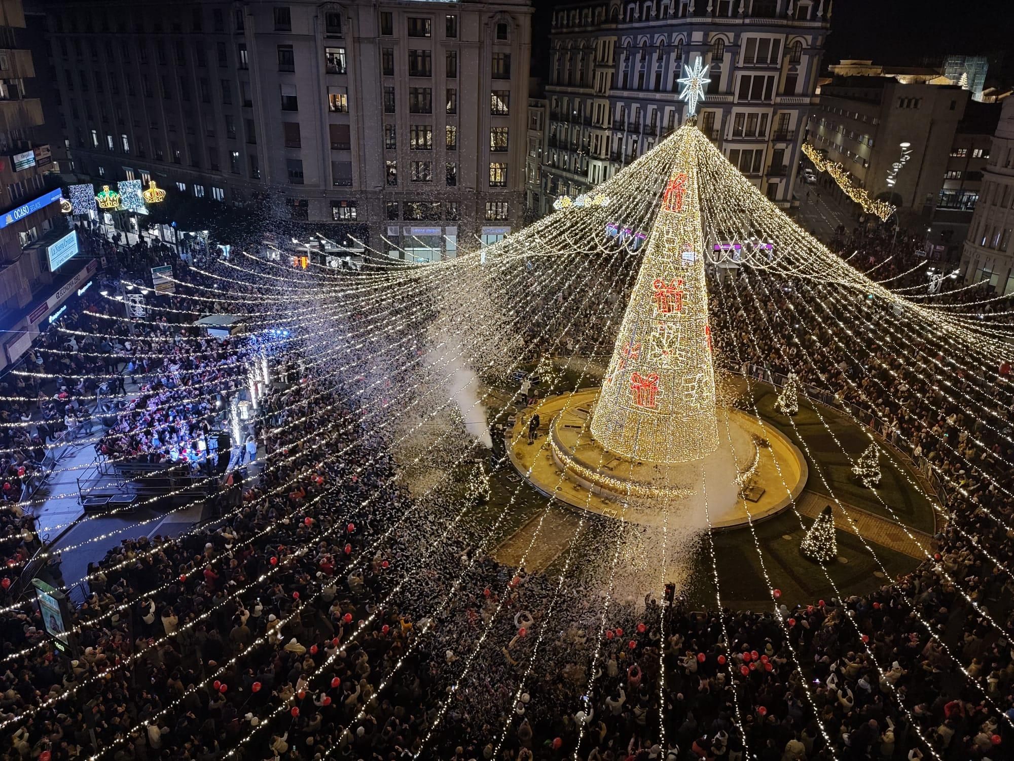 Las imágenes de cómo brilla la Navidad en el centro de León