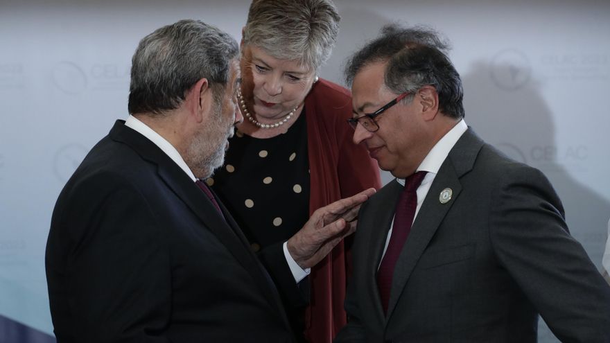 Bárcena anuncia que México y Colombia convocarán a una conferencia de migración en mayo