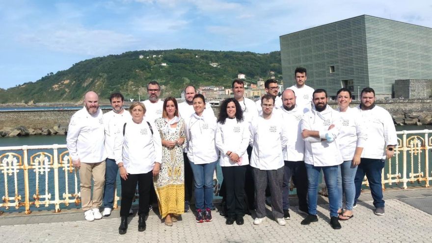 La promoción de la gastronomía y artesanía de Castilla-La Mancha llega hasta la Playa de la Concha