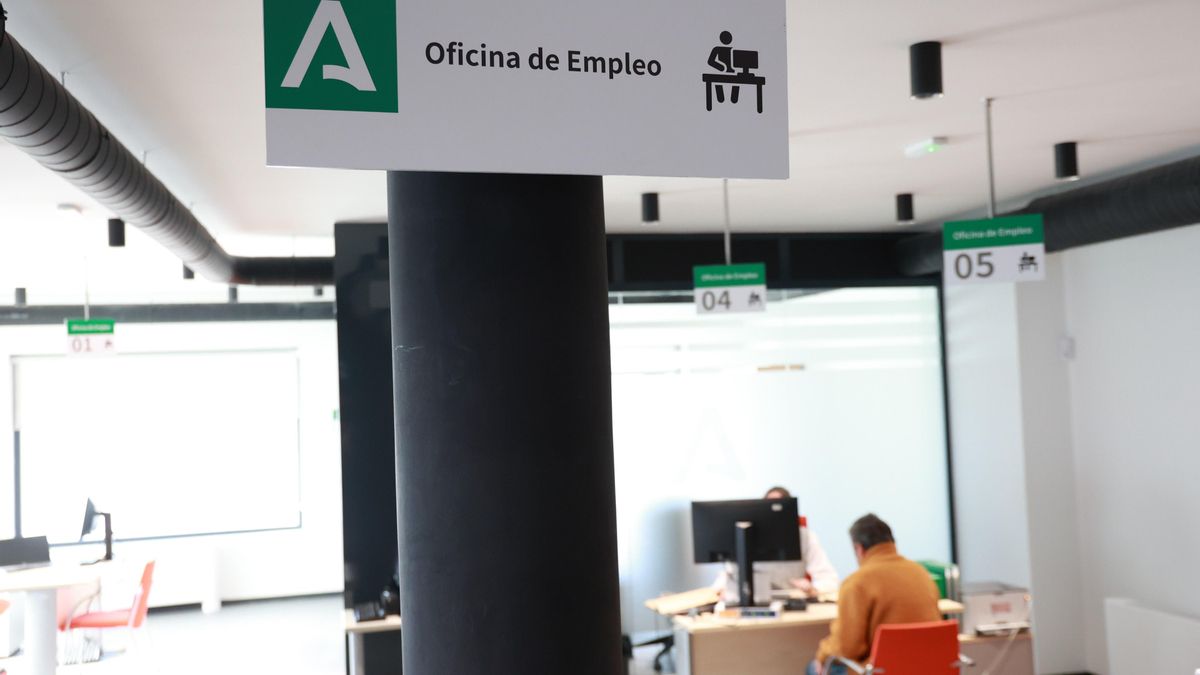 Andalucía cerró 2025 con 30.000 desempleados menos y el 14,6% de paro, cinco puntos superior a la tasa nacional