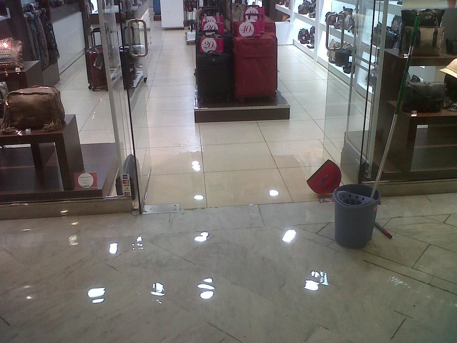 Inundación del Centro Comercial Las Arenas