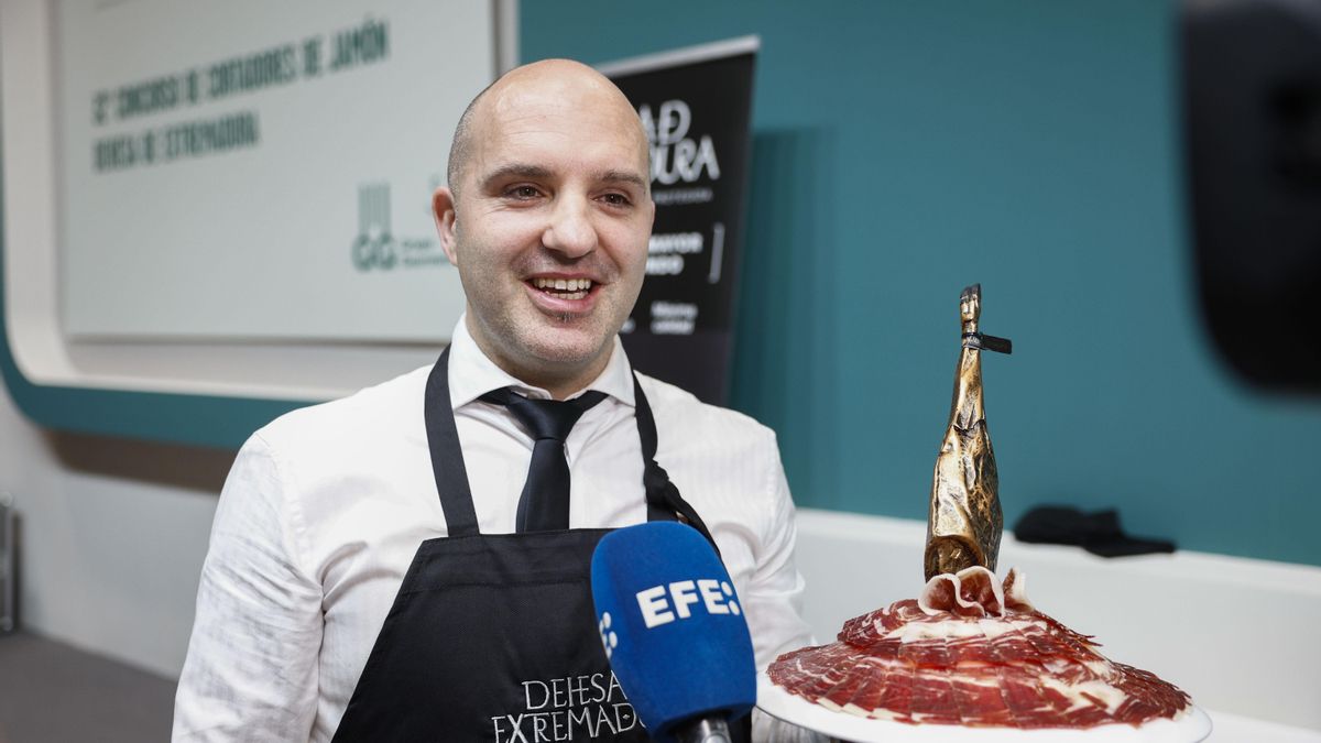 El carnicero Javier Campos, de Belmonte, mejor cortador de jamón en el Salón Gourmets