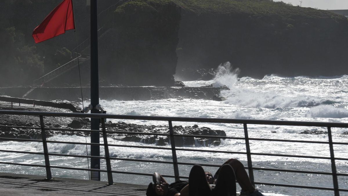 La alerta por lluvias se mantiene en Canarias, mientras que la del viento pasa a prealerta por la borrasca