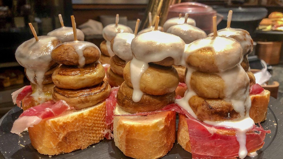 Quince barras (más una) míticas para comprender la cultura del pintxo en Donostia