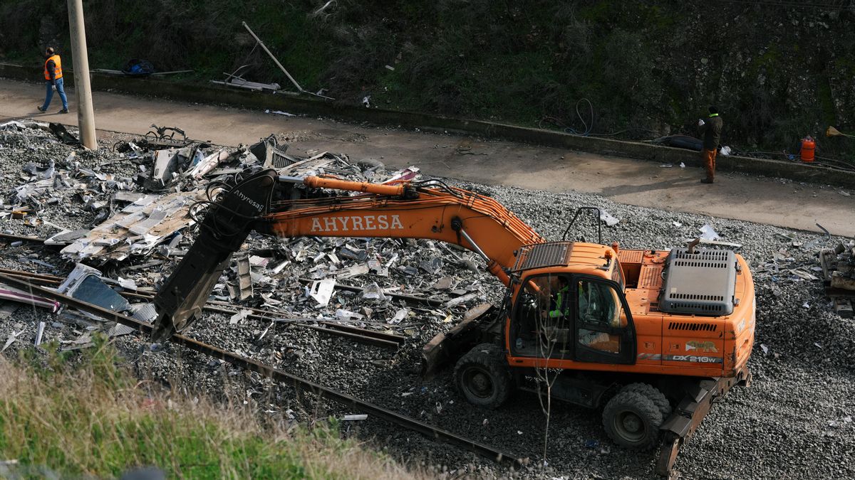 Limpieza de las vías tras el accidente de Adamuz