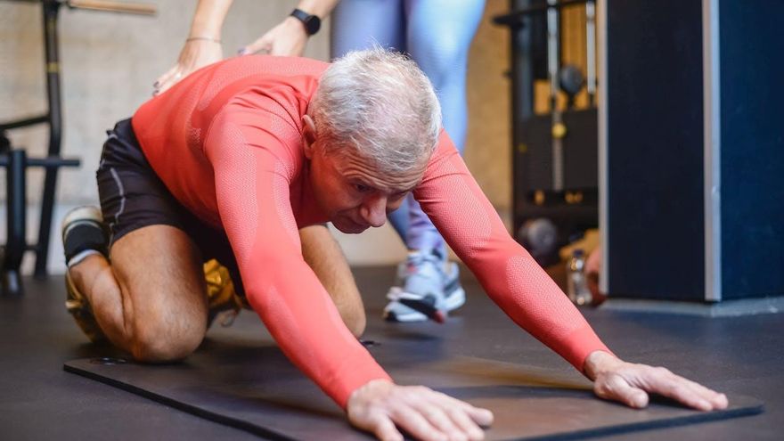 La rutina de un entrenador para entrar en calor por la mañana: "Si entrenas directamente se reduce el rendimiento"