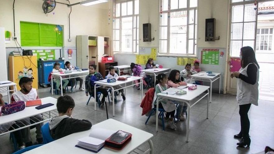 La mitad de las familias cree que la educación en Argentina no es buena, pero el 90% valora la de sus hijos