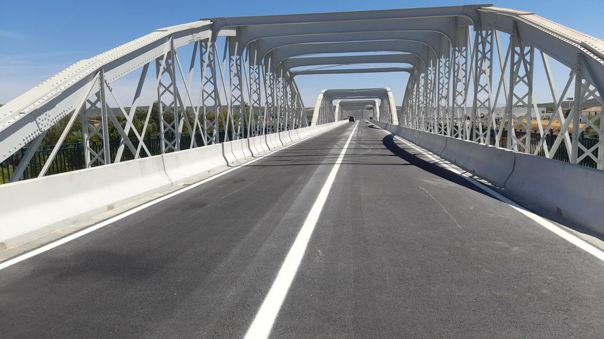 El puente Villa del Río reabre al tráfico con un carril por sentido tras las obras de ampliación