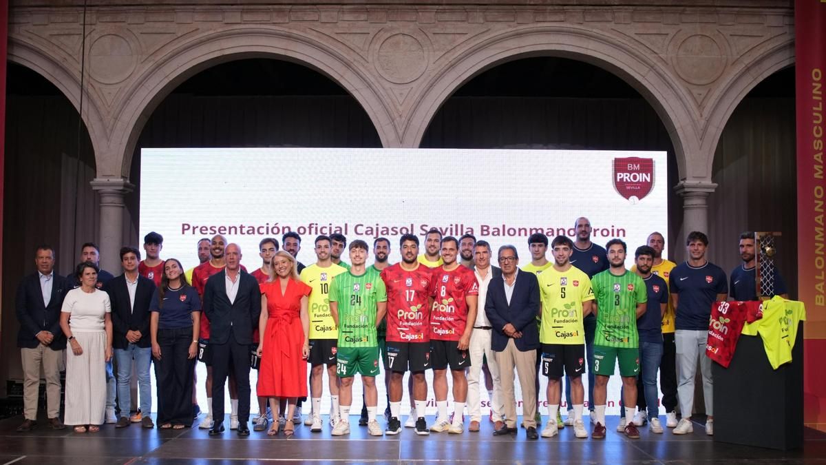 Pulido recibe al Cajasol Sevilla BM Proin en su presentación oficial antes del estreno en Liga Asobal