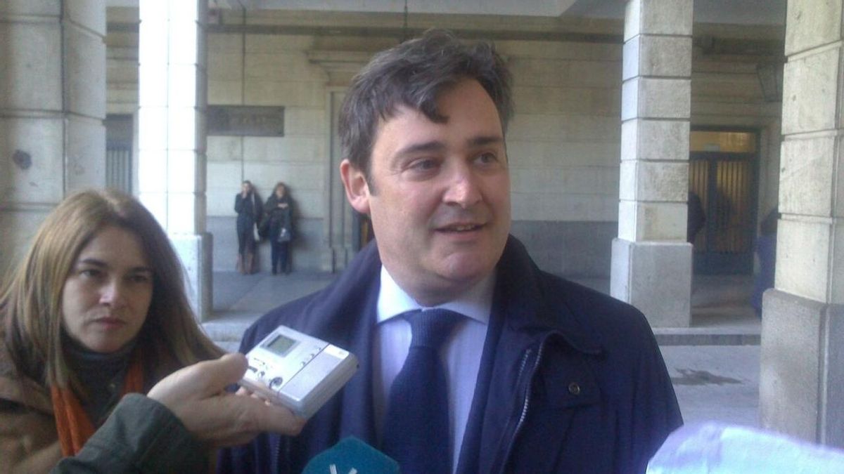 Eloy Carmona asegura que en el Ayuntamiento de Tomares "nadie se ha llevado ni un céntimo de euro"